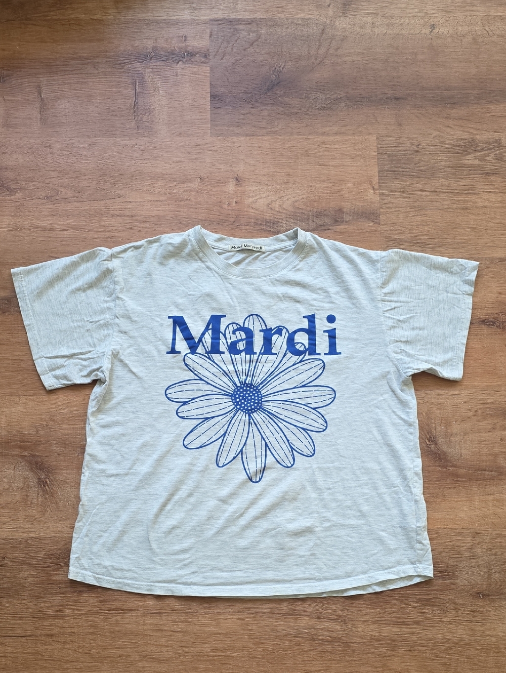 Short-Sleeve Tee with Blue Daisy Graphic